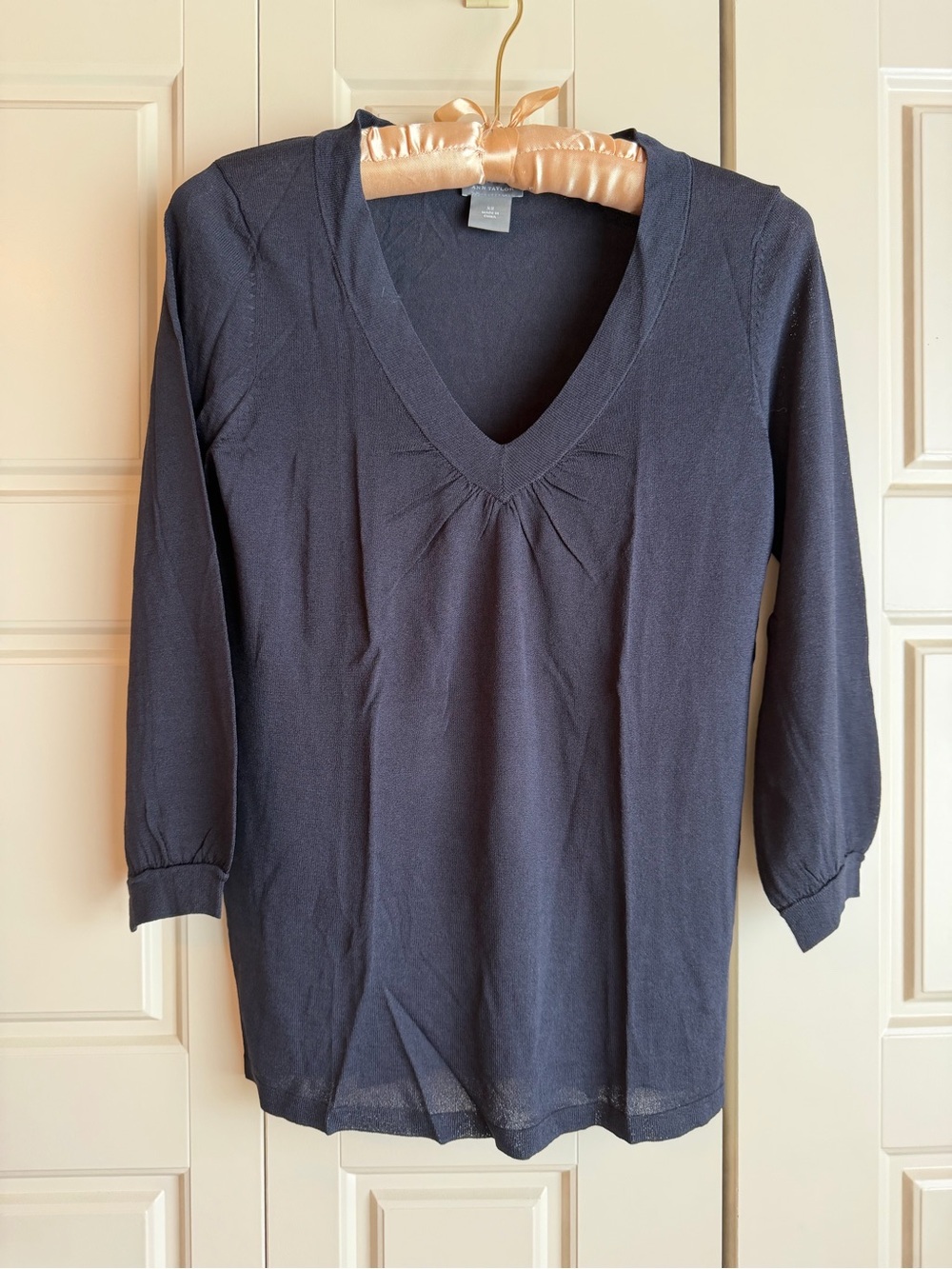 Ann Taylor Dark Blue V-Neck Lightweight Knit Top